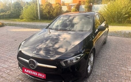Mercedes-Benz A-Класс, 2020 год, 2 300 000 рублей, 2 фотография