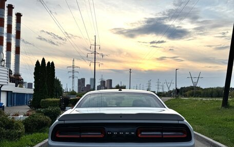Dodge Challenger III рестайлинг 2, 2017 год, 3 900 000 рублей, 7 фотография