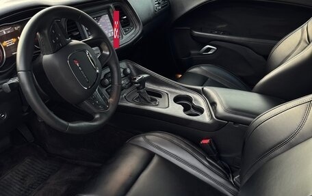 Dodge Challenger III рестайлинг 2, 2017 год, 3 900 000 рублей, 11 фотография