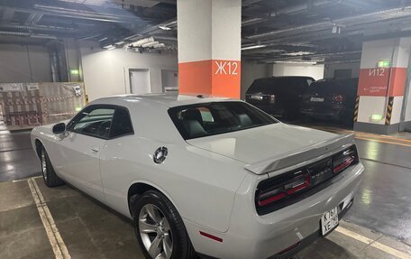 Dodge Challenger III рестайлинг 2, 2017 год, 3 900 000 рублей, 34 фотография