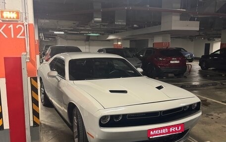 Dodge Challenger III рестайлинг 2, 2017 год, 3 900 000 рублей, 32 фотография