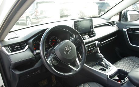 Toyota RAV4, 2021 год, 3 099 999 рублей, 6 фотография