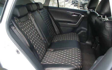 Toyota RAV4, 2021 год, 3 099 999 рублей, 9 фотография