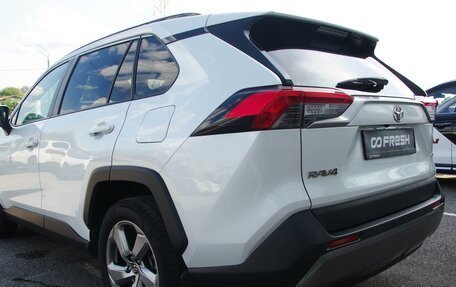 Toyota RAV4, 2021 год, 3 099 999 рублей, 21 фотография