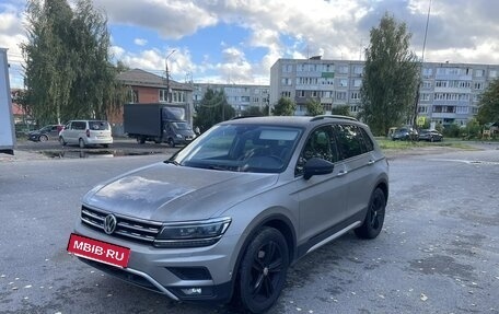 Volkswagen Tiguan II, 2019 год, 1 900 000 рублей, 1 фотография
