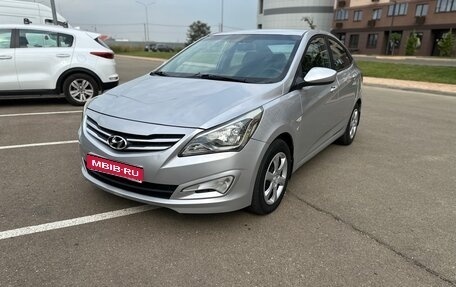 Hyundai Solaris II рестайлинг, 2015 год, 810 000 рублей, 1 фотография