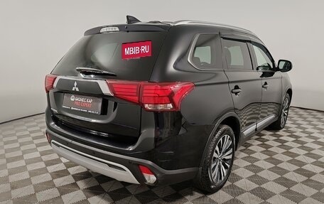 Mitsubishi Outlander III рестайлинг 3, 2020 год, 1 999 000 рублей, 5 фотография