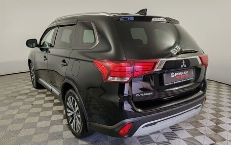 Mitsubishi Outlander III рестайлинг 3, 2020 год, 1 999 000 рублей, 7 фотография
