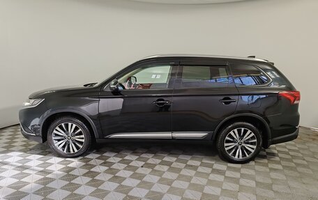 Mitsubishi Outlander III рестайлинг 3, 2020 год, 1 999 000 рублей, 8 фотография