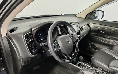 Mitsubishi Outlander III рестайлинг 3, 2020 год, 1 999 000 рублей, 17 фотография