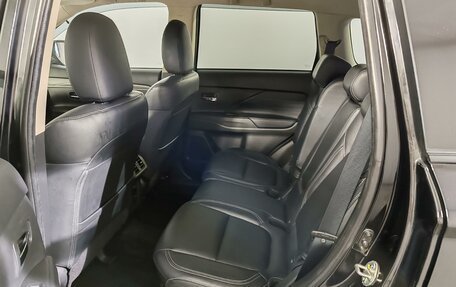 Mitsubishi Outlander III рестайлинг 3, 2020 год, 1 999 000 рублей, 12 фотография