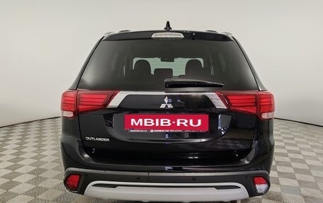 Mitsubishi Outlander III рестайлинг 3, 2020 год, 1 999 000 рублей, 6 фотография