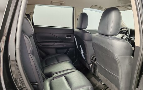 Mitsubishi Outlander III рестайлинг 3, 2020 год, 1 999 000 рублей, 22 фотография