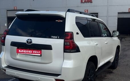 Toyota Land Cruiser Prado 150 рестайлинг 2, 2022 год, 5 700 000 рублей, 6 фотография