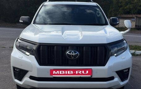 Toyota Land Cruiser Prado 150 рестайлинг 2, 2022 год, 5 700 000 рублей, 2 фотография