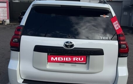 Toyota Land Cruiser Prado 150 рестайлинг 2, 2022 год, 5 700 000 рублей, 8 фотография