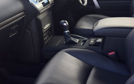 Toyota Land Cruiser Prado 150 рестайлинг 2, 2022 год, 5 700 000 рублей, 10 фотография