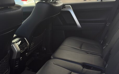 Toyota Land Cruiser Prado 150 рестайлинг 2, 2022 год, 5 700 000 рублей, 13 фотография