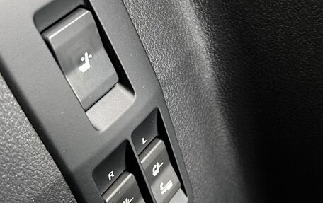 Toyota Land Cruiser Prado 150 рестайлинг 2, 2022 год, 5 700 000 рублей, 33 фотография