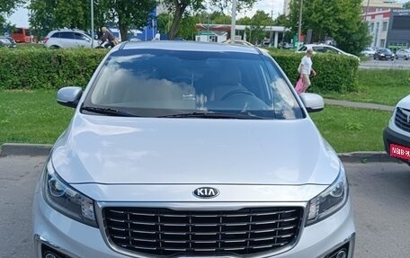 KIA Carnival III, 2019 год, 3 000 000 рублей, 1 фотография