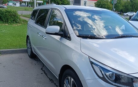 KIA Carnival III, 2019 год, 3 000 000 рублей, 2 фотография
