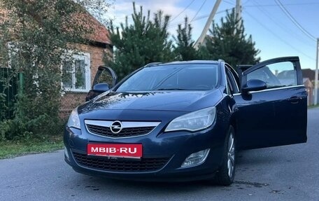 Opel Astra J, 2011 год, 950 000 рублей, 1 фотография
