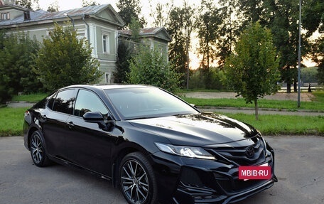 Toyota Camry, 2021 год, 3 600 000 рублей, 2 фотография