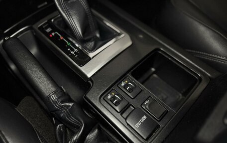 Toyota Land Cruiser Prado 150 рестайлинг 2, 2017 год, 3 769 000 рублей, 21 фотография