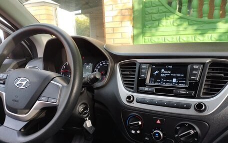 Hyundai Solaris II рестайлинг, 2017 год, 1 090 000 рублей, 16 фотография