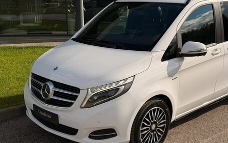 Mercedes-Benz V-Класс, 2016 год, 4 100 000 рублей, 4 фотография