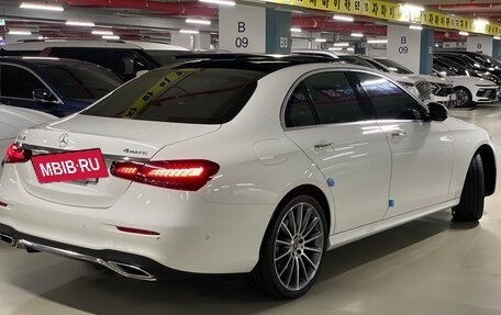 Mercedes-Benz E-Класс, 2021 год, 3 030 000 рублей, 5 фотография