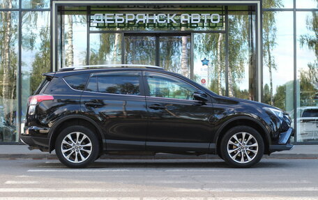 Toyota RAV4, 2017 год, 2 840 000 рублей, 3 фотография