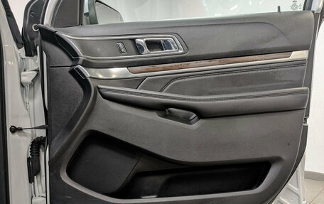 Ford Explorer VI, 2018 год, 3 300 000 рублей, 29 фотография