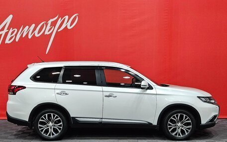 Mitsubishi Outlander III рестайлинг 3, 2015 год, 1 749 000 рублей, 6 фотография