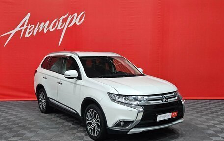 Mitsubishi Outlander III рестайлинг 3, 2015 год, 1 749 000 рублей, 7 фотография