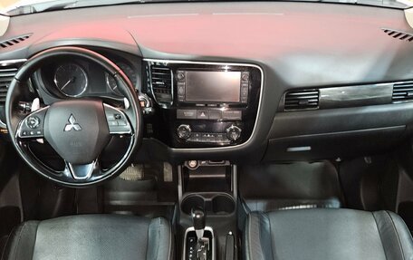 Mitsubishi Outlander III рестайлинг 3, 2015 год, 1 749 000 рублей, 9 фотография