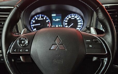 Mitsubishi Outlander III рестайлинг 3, 2015 год, 1 749 000 рублей, 11 фотография