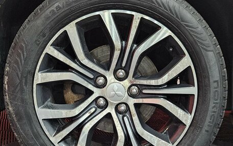 Mitsubishi Outlander III рестайлинг 3, 2015 год, 1 749 000 рублей, 21 фотография