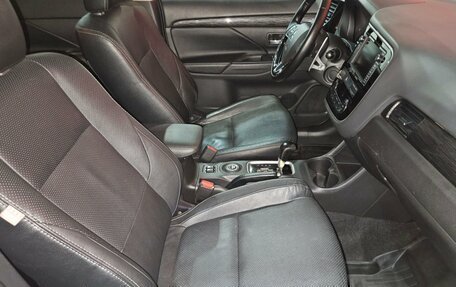 Mitsubishi Outlander III рестайлинг 3, 2015 год, 1 749 000 рублей, 12 фотография
