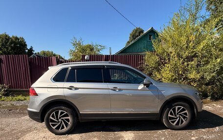 Volkswagen Tiguan II, 2018 год, 2 600 000 рублей, 2 фотография