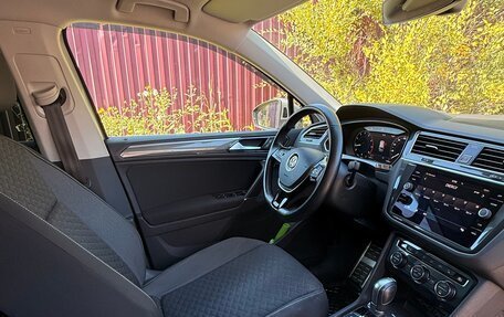Volkswagen Tiguan II, 2018 год, 2 600 000 рублей, 3 фотография