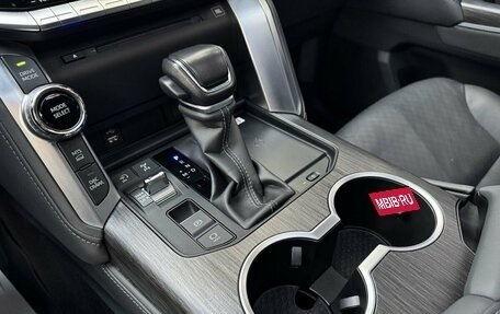 Toyota Land Cruiser, 2024 год, 11 790 000 рублей, 29 фотография
