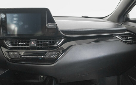 Toyota C-HR I рестайлинг, 2018 год, 2 049 000 рублей, 15 фотография