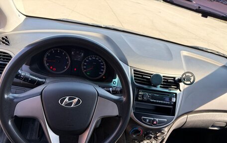 Hyundai Solaris II рестайлинг, 2015 год, 980 000 рублей, 9 фотография