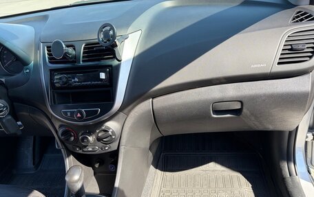 Hyundai Solaris II рестайлинг, 2015 год, 980 000 рублей, 8 фотография