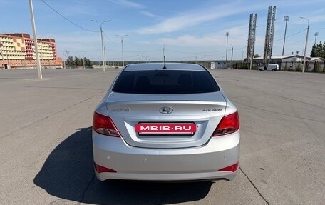 Hyundai Solaris II рестайлинг, 2015 год, 980 000 рублей, 2 фотография