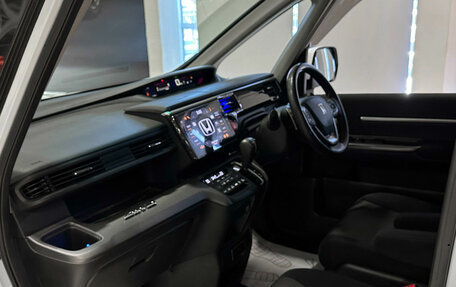 Honda Stepwgn IV, 2017 год, 1 987 000 рублей, 17 фотография