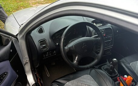 Mitsubishi Carisma I, 2001 год, 215 000 рублей, 6 фотография
