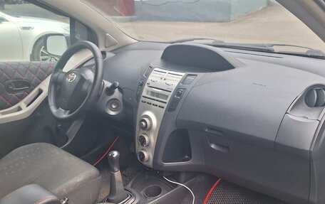Toyota Yaris III рестайлинг, 2008 год, 390 000 рублей, 4 фотография