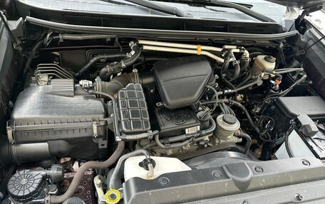 Toyota Land Cruiser Prado 150 рестайлинг 2, 2011 год, 3 000 000 рублей, 10 фотография
